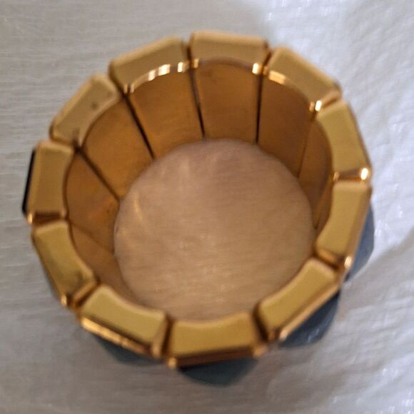 A Women's Stretchy Panel Cuff Bracelet Royal Blue Faceted Acrylic Elegant - Picture 6 of 7